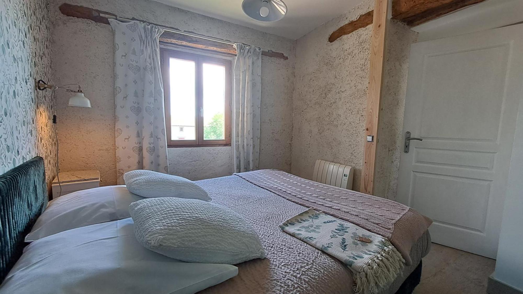 Le Grenier Des Moineaux Bed and Breakfast Font-Romeu-Odeillo-Via Kamer foto