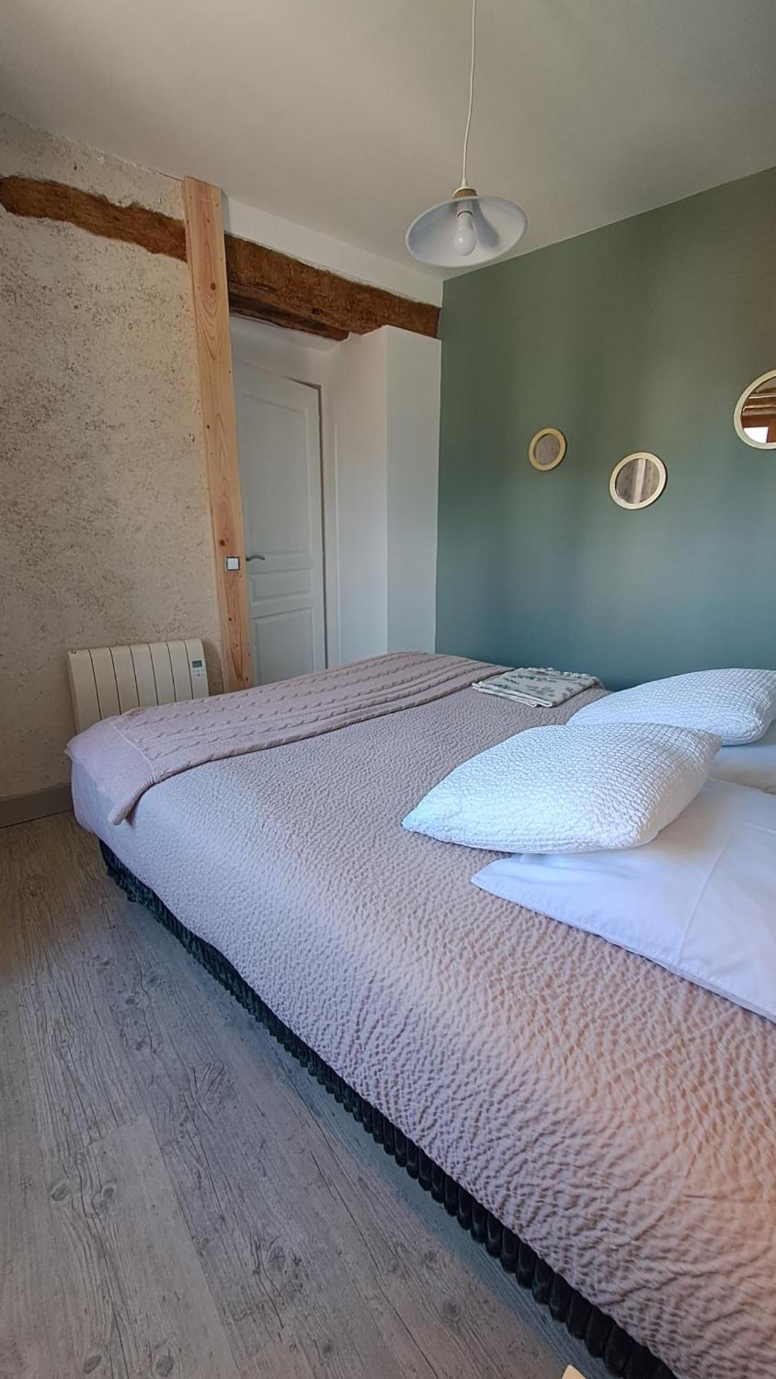 Le Grenier Des Moineaux Bed and Breakfast Font-Romeu-Odeillo-Via Kamer foto
